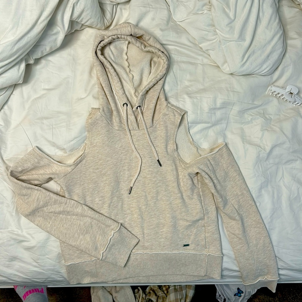 Shoulderless cropped hoodie